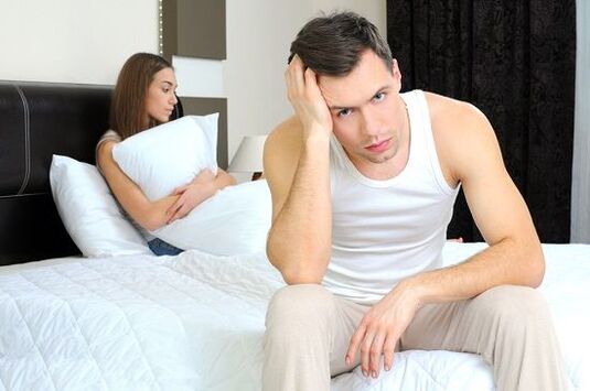 un homme est gêné par une décharge pathologique lorsqu'il est excité